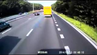 Gewaltiger Crash Unfall Autobahn Auto mit Lkw [upl. by Mushro]