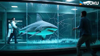 The shark broke through the glass and flooded the laboratory  Land Shark  YOUKU MONSTER MOVIE [upl. by Grosvenor]