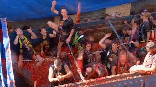 Watch Over 20000 people participate in La Tomatina festival in Spain [upl. by Mines]