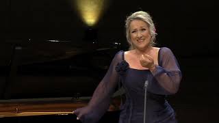 Diana Damrau  quotLiebst du um Schönheitquot Op 12 Nr 2 Clara Schumann✨ 2021 [upl. by Papotto]