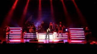 Laura Pausini  Emergencia De Amor Live [upl. by Sibel]