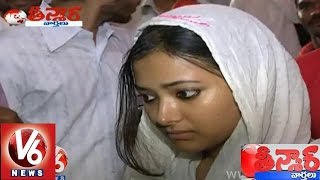 Swetha Basu Prasad went back to her mother with courts verdict  Teenmaar News [upl. by Nita]