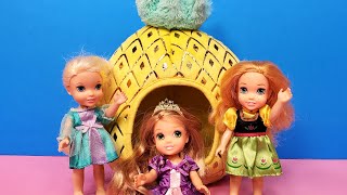 Sleepover  Elsa amp Anna toddlers  Rapunzels house  Barbie [upl. by Ellennod]