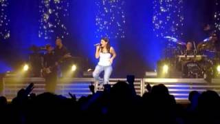 Laura Pausini  Incancellabile Live in Paris 05 [upl. by Lletnohs]