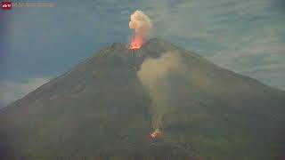 July 4 2023 Full Moon Small Eruption at Semeru [upl. by Janice875]