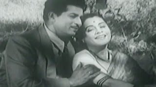 Kokil Kuhu Kuhu Bole  Lata Mangeshkar  Kanyadaan  Marathi Movie Romantic Song [upl. by Fidela385]